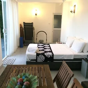 Selyna Sky Terrace Канди